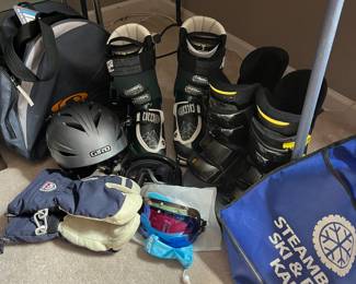 Ski boots - helmet, carry bag, gloves & goggles