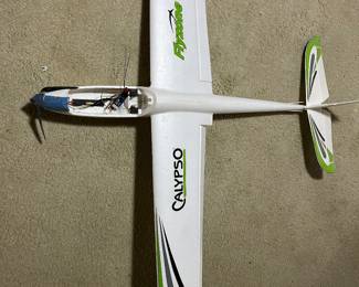 GAS ENGINE / RADIO CONTROLLED MODEL PLANE