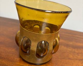 DETAIL OF GLASSES