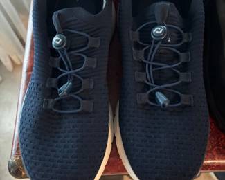 TENNIS SHOES