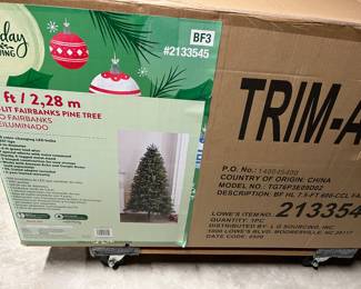 7.5' CHRISTMAS TREE