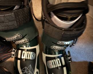 SKI BOOTS