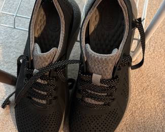 CROCS NEW