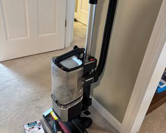 SHARK VACUUM