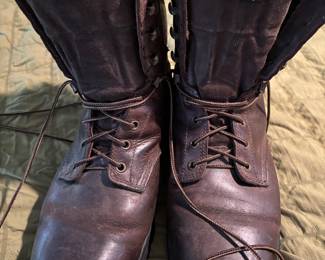 BOOTS SIZE 10 - 11