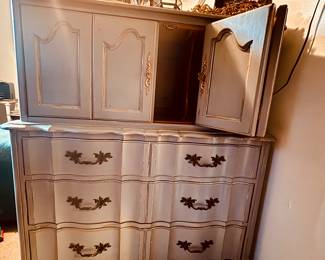 NOLA French Chest