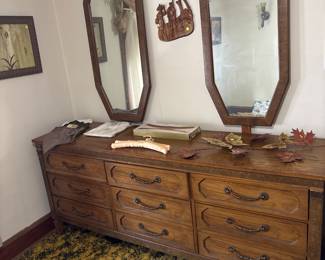 Vintage wood dresser w/mirrors