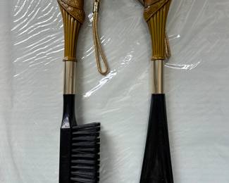 Interesting comb shoehorn set