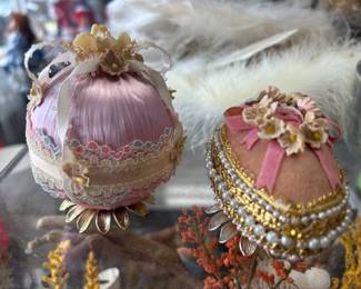 Decorative eggs
