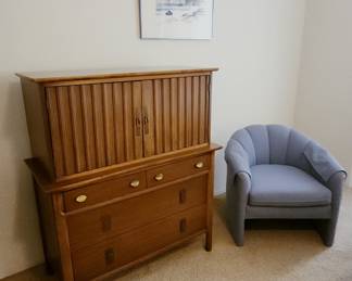 Stanley Furniture Company upright dresser purchased by my newly-married parents in 1960 (one owner). Part of a bedroom suite with a low, nine-drawer dresser with mirror, and a bedframe with cabinet headboard and a footboard. Photos of low dresser and bed to be added soon...
Pretty blue upholstered chair is also for sale.