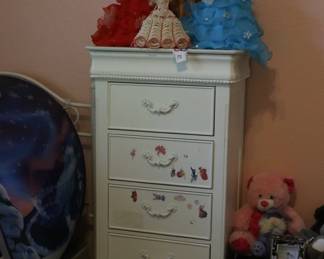 Childs Dresser