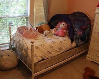 Childs Bed, Toys