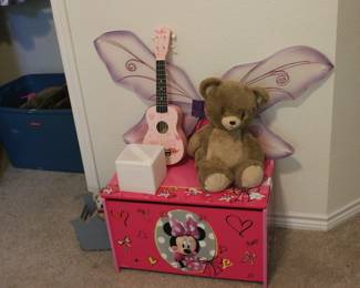 Minie Mouse Toy Box, Toys
