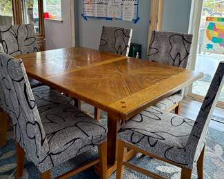 Dinning table with 6 chairs