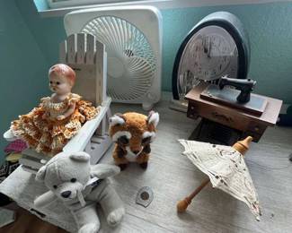 HKM033 Cool Trinkets Mystery Lot