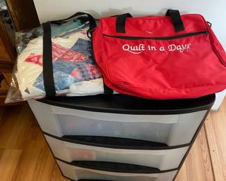 HKM052 - Quilting Bee With Hawaiian Prints