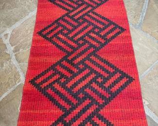 Master weaver Peter Collingwood (UK 1922 - 2008) 90" x 39" rug, like new condition