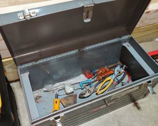 Metal tool box