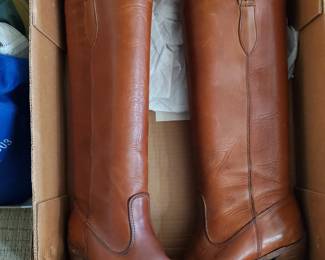 Ladies size 6 M leather boots