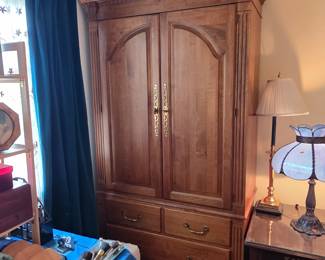 Ethan Allen cabinet beautiful condition available now $150