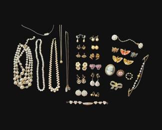 Romantic Floral Pearl Costume Jewelry