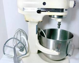 Kitchen Aid Stand Mixer With Wisk, Paddle, And Dough Hook Attachments