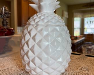 $28~ PINAPPLE CERAMIC STONEWARE COOKIE JAR 1982