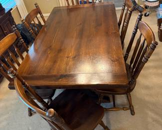 $375 ~ OBO ~ AMAZING ANTIQUE TABLE AND SIX CHAIRS MATCHING HUTCH ALSO AVAILABLE