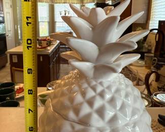 $28~ PINAPPLE CERAMIC STONEWARE COOKIE JAR 1982