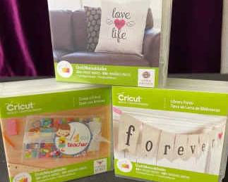 CRICUT Cartridges Soire Lettering, Library Fonts And Create A Friend