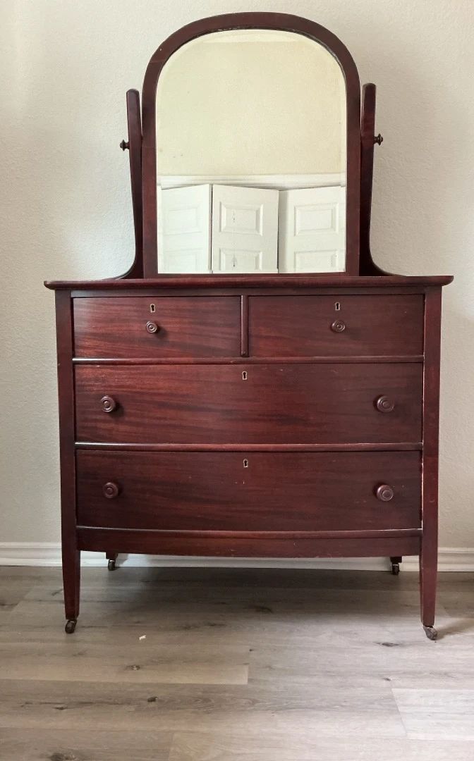 Vtg. Dresser w Mirror