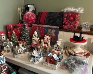 Holiday Linens, Village Set