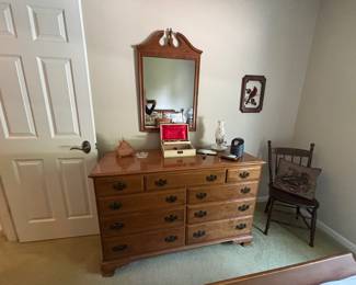 Maple 9 Drawer Dresser/Mirror