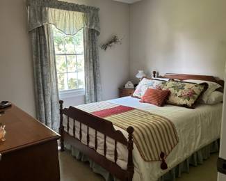 Maple Full Size Bed, Linens