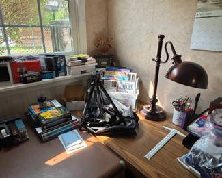 Electronics, Lamp, Camera/Tripod