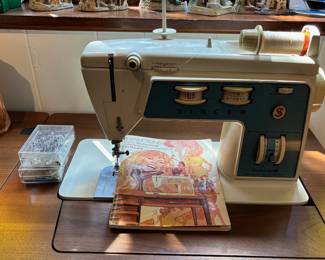 Singer Sewing Machine/Guide