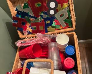 Picnic Basket, TC, Cups/Plates