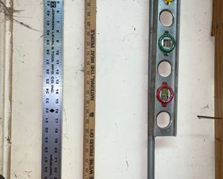 Vintage level and yardsticks