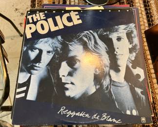 The Police Regatta de blanc