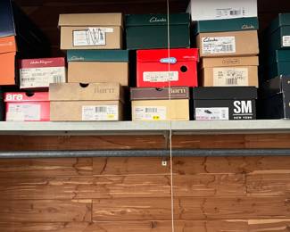 Ladies Shoes, Boxes may not match shoes inside Size 11