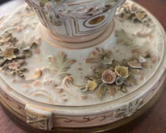 Detail on lamp base