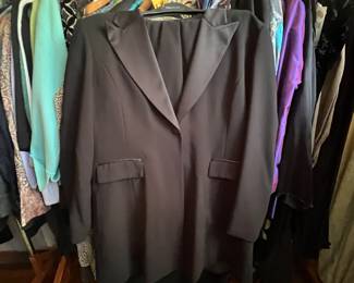 Studio 1 Suit