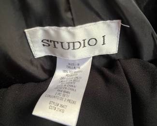 Studio 1 Suit Size 18