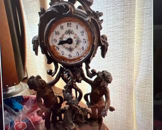 Electric Mantel clockl