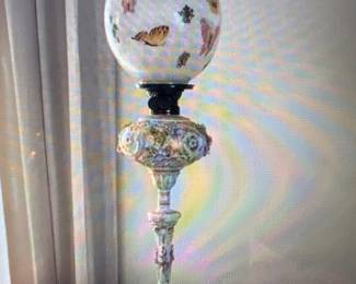 Light with porcelain base