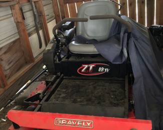 Gravely Zero Turn Lawnmower 