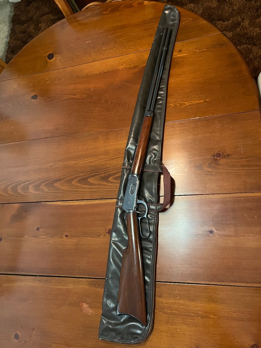 Winchester model 1894 32-40 
Serial number 211211 or it might be 271211. It is hard to read.
