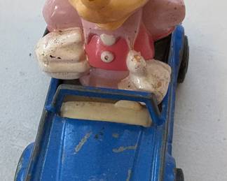Minnie in her vintage vehicle