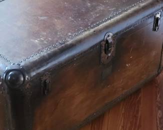 A large trunk in great condition