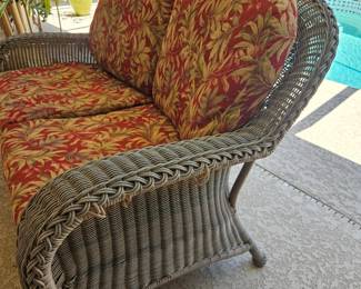 Close up of the frayed plastic rattan, damage is very light six pieces priced at $400, ( if you mention this photo with the discount I will take $50 off) you must mention this photo to get the $50 discount